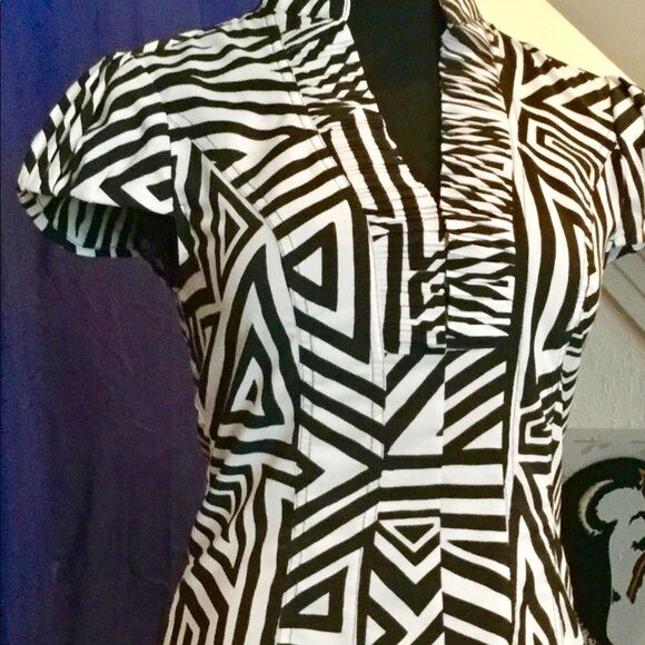 Beautiful shirt by Express Design Studio - Picture 1 of 2
